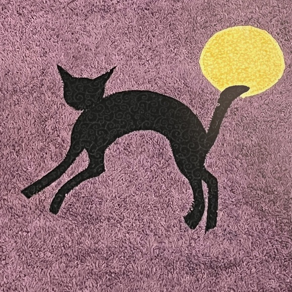 Lot/2 𝑯𝒂𝒏𝒅𝒎𝒂𝒅𝒆 Halloween Hand Towels - Picture 7 of 12